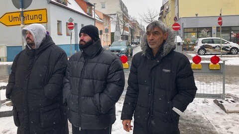 Familie Dasdelen beobachtet die Abrissmaßnahmen in Wiesloch.