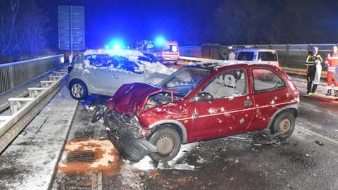 Unfall auf schneeglatter Straße bei Nußloch (Rhein-Neckar-Kreis)