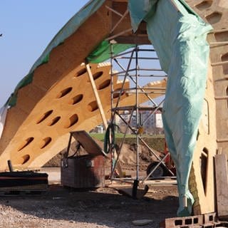 Holzigel-Pavillon auf BUGA 23 im Aufbau