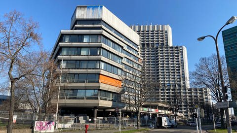 Der Büroturm des Collini Centers soll einem Neubau weichen.