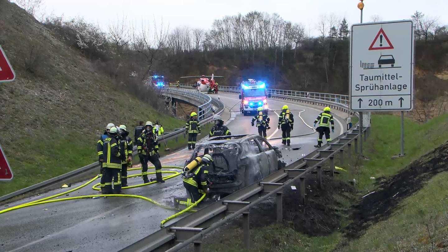 Bei einem Verkehrsunfall in Leimen (Rhein-Neckar-Kreis) ist ein 24-jähriger Motorradfahrer gestorben.