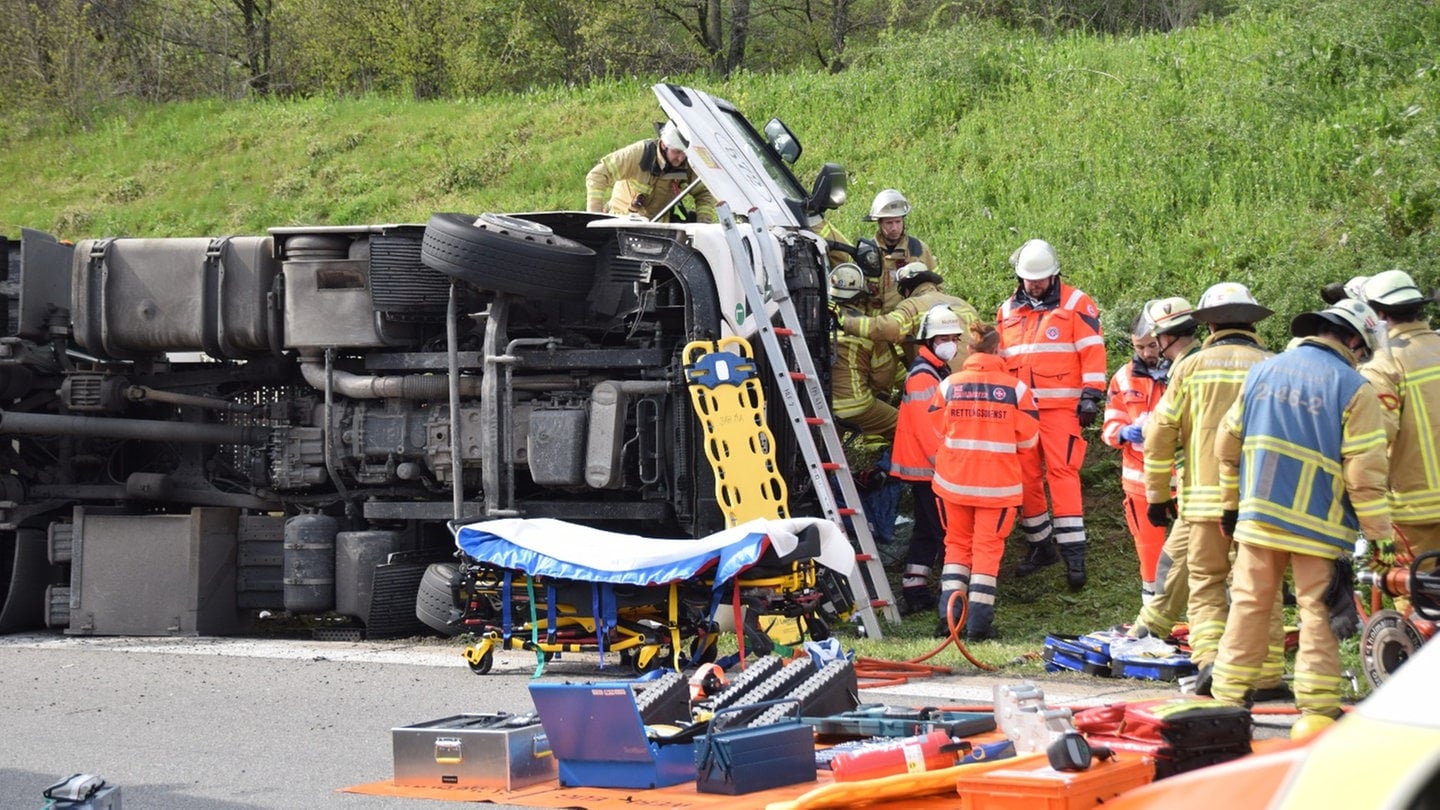 Tanklastzug am Mannheimer Kreuz umgestürzt