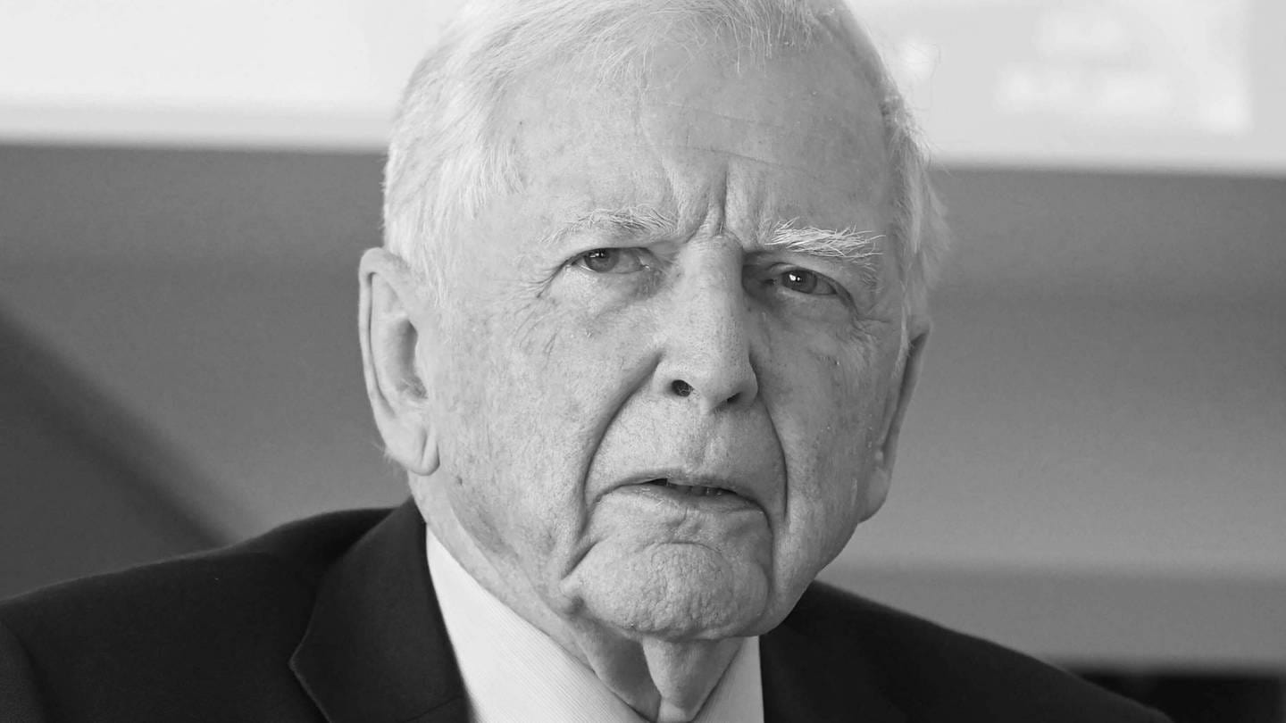 Harald zur Hausen, Nobelpreisträger für Medizin 2008 und ehemaliger Vorstandsvorsitzender des Deutschen Krebsforschungszentrums (DKFZ) im Portrait.