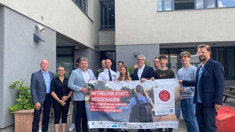 Im Kampf gegen sexuellen Kindesmissbrauch hat die Martin-Buber-Schule in Heppenheim (Kreis Bergstraße) einen Projekttag gestartet.