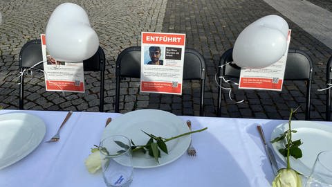 Mahnwache für die Entführten in Israel am Mannheimer Rosengarten