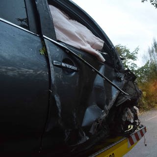 Ein betrunkener Autofahrer hat bei Hockenheim einen Totalschaden verursacht