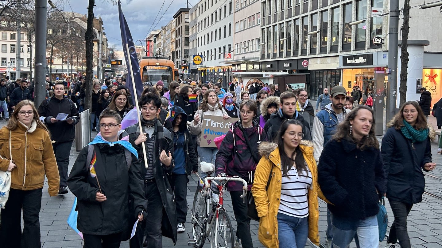 Demo gegen Transfeindlichkeit in Mannheim