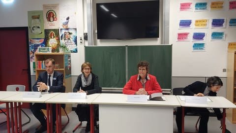 Pressekonferenz des Regierungspräsidiums Karlsruhe an Weinheimer Schule