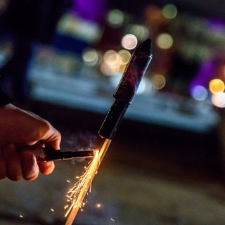 Silvesterfeuerwerk wird gezündet