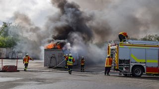 Auf dem Gelände der Mülldeponie in Sinsheim (Rhein-Neckar-Kreis) hat es am Sonntag gebrannt