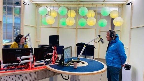 Bundesgartenschau Ausstellungsleiter Hanspeter Faas zu Gast im SWR Studio bei SWR4 Moderatorin Esther Uhrig