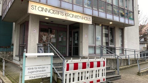 Angespannter Alltag auf der Kinderstation des St. Annastiftskrankenhaus in Ludwigshafen: sehr viele Pflegerinnen und Pfleger sind krank, das Personal sowieso dünn besetzt