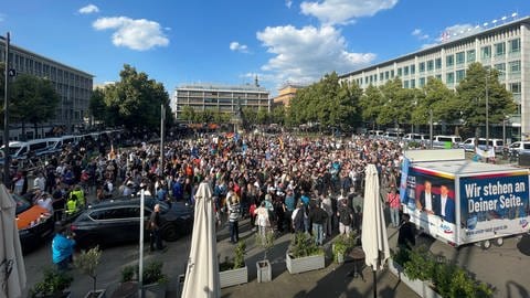Teilnehmer der AfD-Veranstaltung auf dem Mannheimer Paradeplatz
