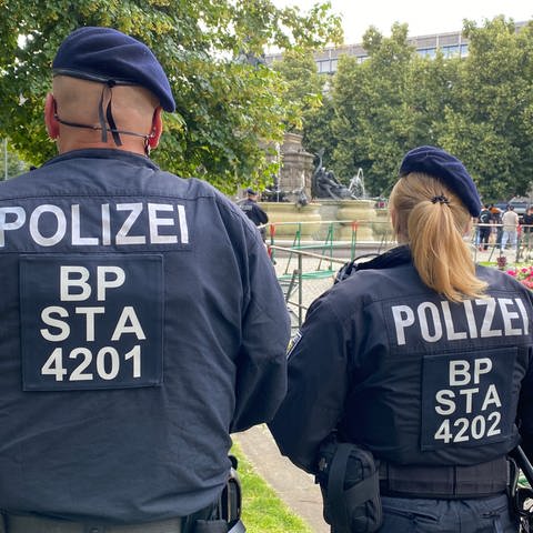 Polizei-Einsatzkräfte auf dem Paradeplatz in Mannheim