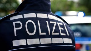  Die Polizei konnte die beiden Insassen des Autos nur noch tot bei Guntersblum aus dem Rhein bergen.