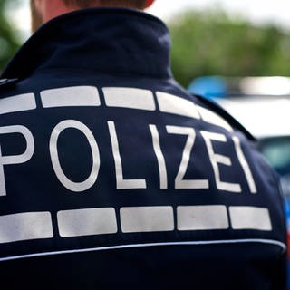  Die Polizei konnte die beiden Insassen des Autos nur noch tot bei Guntersblum aus dem Rhein bergen.