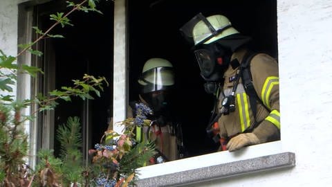 Feuerwehrmann entdeckt Brand und rettet Hausbewohner das Leben