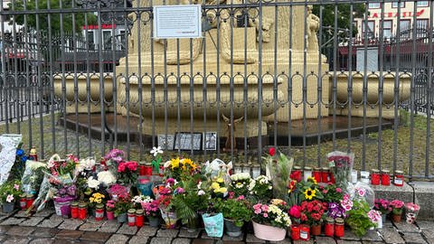 Marktplatz Mannheim: Aufräumen nach Messerattacke.