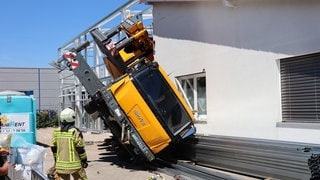 Ein Kran ist in Plankstadt umgekippt