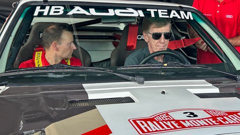 Walter Röhrl in einem Rally-Auto