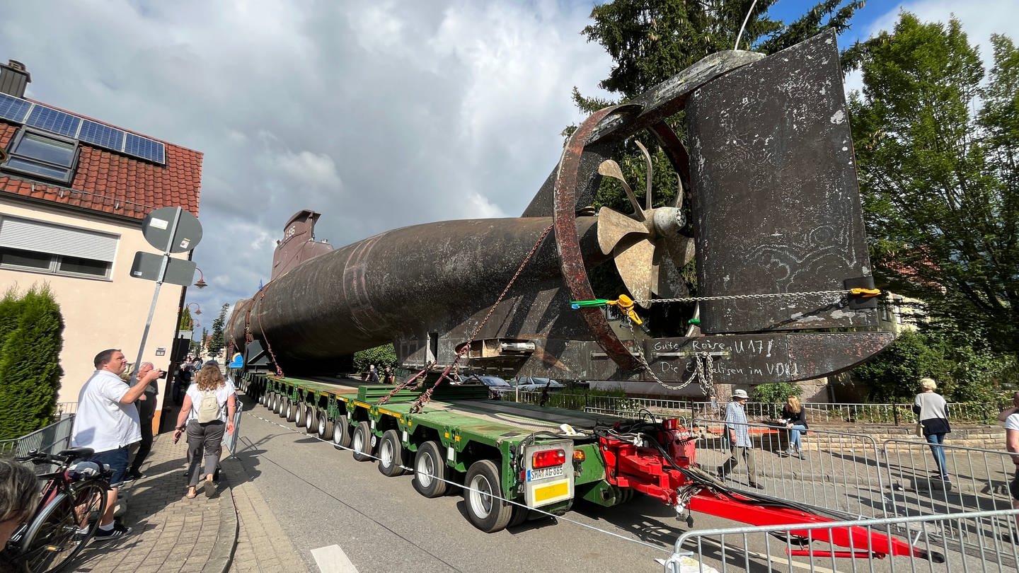 U-Boot U17 nach der Verladung auf den Transporter in Haßmersheim