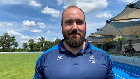 Der luxemburgische Kugelstoßer Bob Bertemes im Stadion der MTG Mannheim