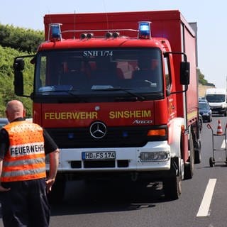 Wegen mehrere Unfälle auf der A6 zwischen Sinsheim und Walldorf staut es sich. Zudem sind Einsatzkräfte wie die Feuerwehr im Einsatz.