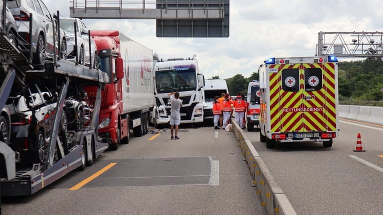 Unfall Auf A6 Bei Wiesloch: Mehrere Lkw Krachen Ineinander - SWR Aktuell