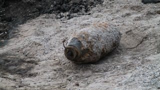 Eine Weltkriegsbombe, die in einer Baugrube in Mannheim gefunden wurde (Archivbild)