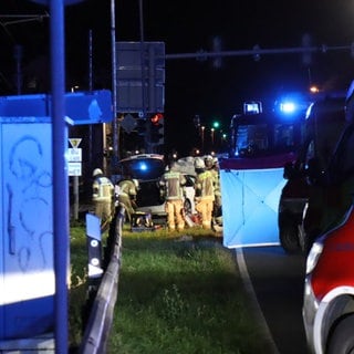 Bei einem Autounfall in Heidelberg ist ein Mensch ums Leben gekommen.