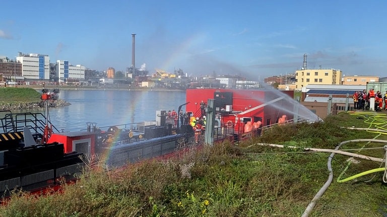 Magnitude-Übung im Hafen in Mannheim