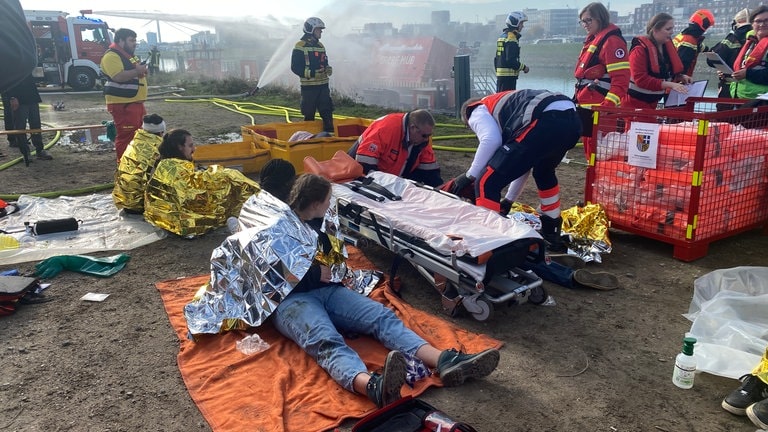 Magnitude-Übung im Hafen in Mannheim