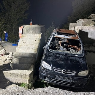 Magnitude, vermeintliche Todesopfers werden in Mosbach aus Trümmern geborgen - nach einem fiktiven Erdbeben.