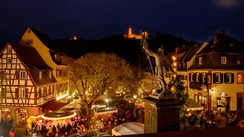 Der Weihnachtsmarkt auf dem Marktplatz in Weinheim