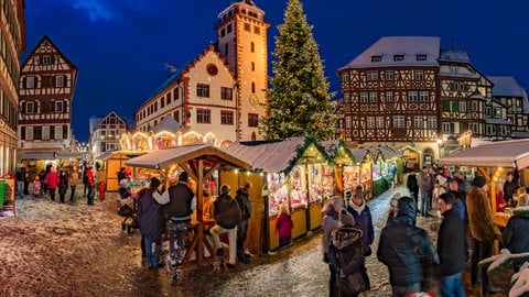 Mosbacher Weihnachtsmarkt auf dem historischen Marktplatz