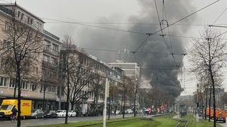 lkw-brennt-in-mannheimer-innenstadt