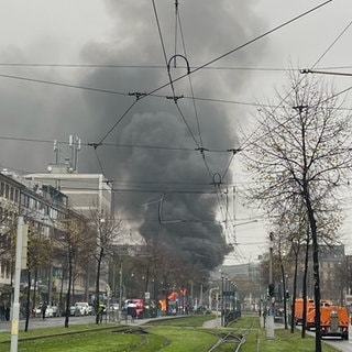 lkw-brennt-in-mannheimer-innenstadt