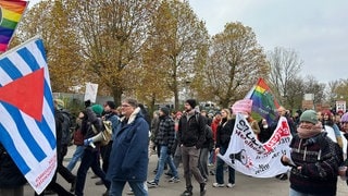 Rund 250 Teilnehmerinnen und Teilnehmer demonstrierten bereits am Samstagmorgen gegen den AfD-Landesparteitag in Ketsch.