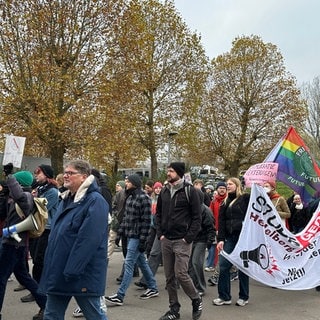 Rund 250 Teilnehmerinnen und Teilnehmer demonstrierten bereits am Samstagmorgen gegen den AfD-Landesparteitag in Ketsch.