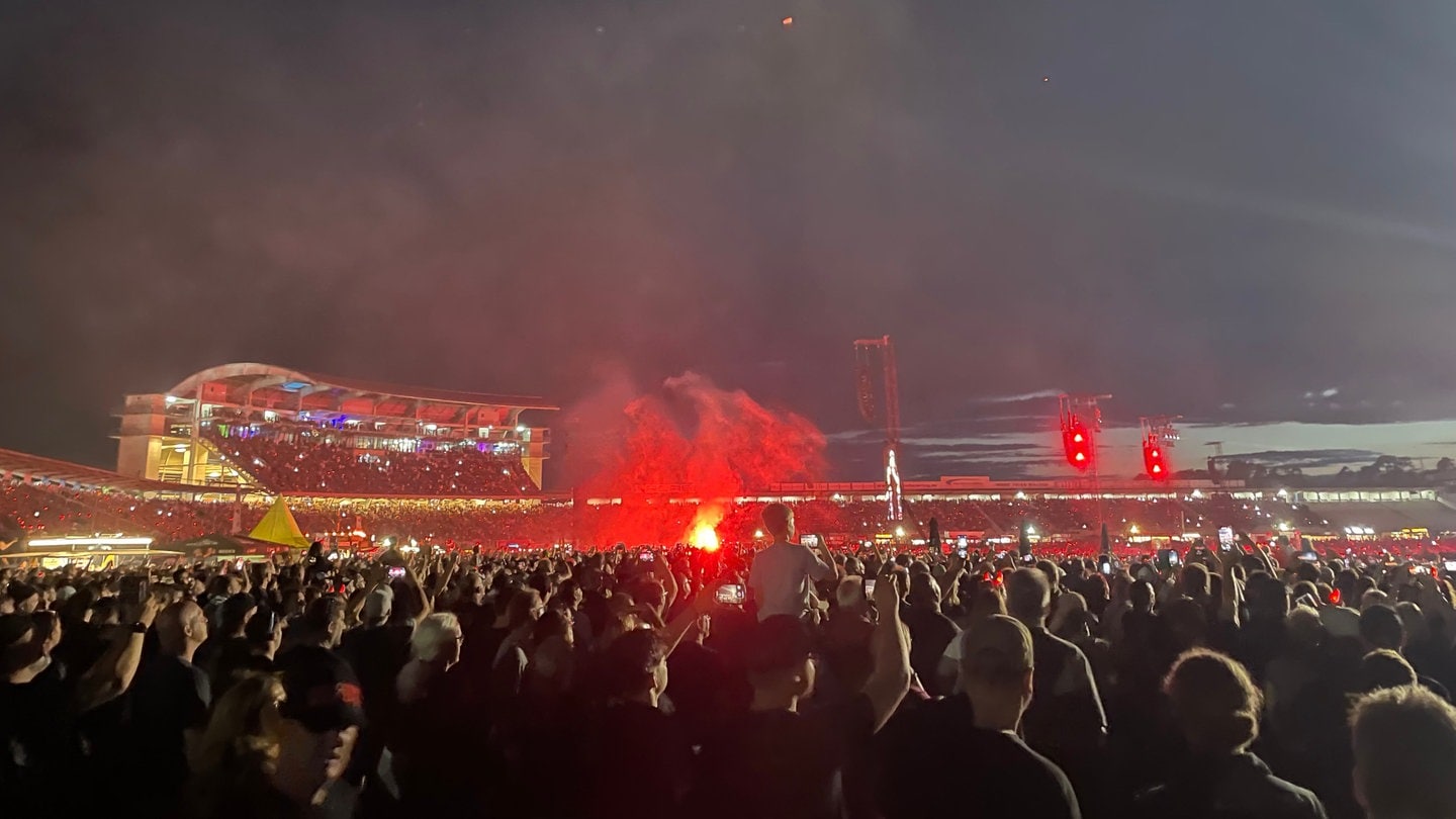 Fast 100.000 Menschen kamen zum AC/DC-Konzert auf dem Hockenheimring.