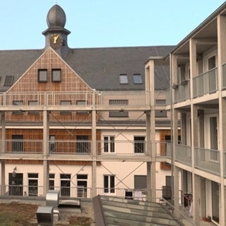 Bundesvibe Wohnungsnot Gebäudeansicht Neubau neben Altbau