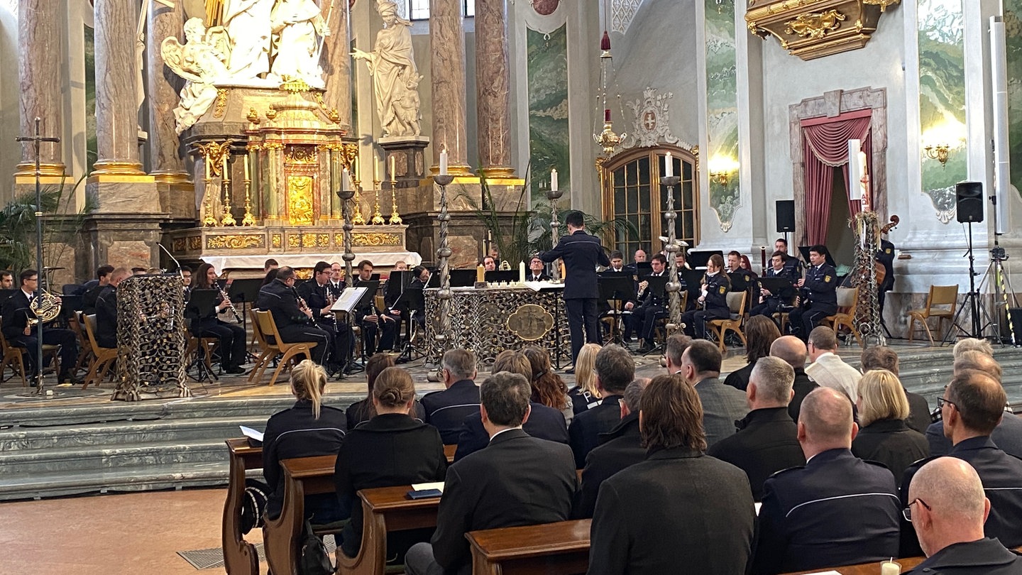 Gedenkfeier für im Dienst getötete Polizisten in der Jesuitenkirche in Mannheim