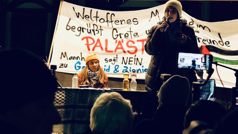 Greta Thunberg auf der Bühne am Marktplatz in Mannheim