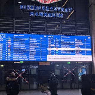 Anzeigetafel im Mannheimer Hauptbahnhof