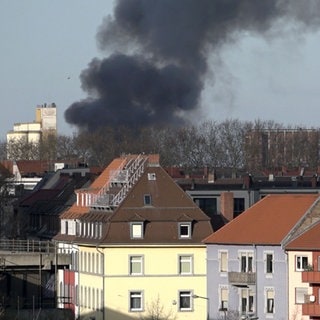 Großbrand in Recyclinganlage im Mannheimer Industriehafen