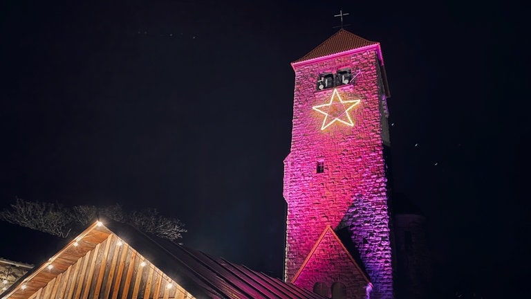 Die weihnachtliche Beleuchtung der Wachenburg in Weinheim