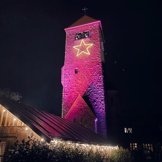 Die weihnachtliche Beleuchtung der Wachenburg in Weinheim