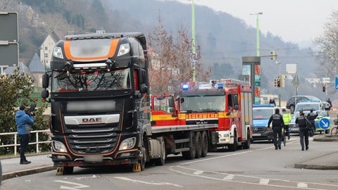 Verkehrsunfall mit einem Lkw, bei dem eine Radfahrerin verletzt wurde