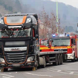 Verkehrsunfall mit einem Lkw, bei dem eine Radfahrerin verletzt wurde