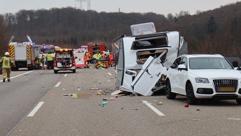 Verkehrsunfall auf der Autobahn 6 bei Sinsheim-Steinsfurt